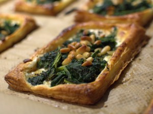 Blätterteigteilchen_mit_Mangold_und_pinienkernen_7