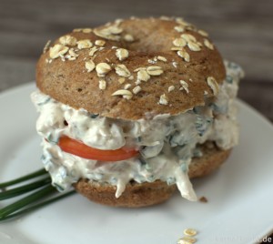Bagel mit Hähnchensalat