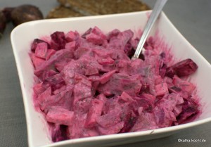 Matjessalat mit roter bete und apfel