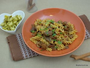 Gulasch Pasta mit Rind und Pilzen