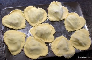 klare suppe mit gänseravioli