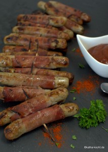 Mini Bratwürste im Schinkenmantel