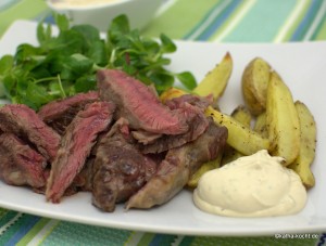 Steak mit Kartoffelspalten und Kaffee-Dip Steak mit Kartoffelspalten und Kaffee-Dip
