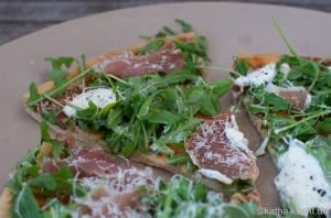 Dinkel Pizza mit Rucola und Parmaschinken Dinkel Pizza mit Rucola und Parmaschinken