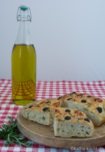 Focaccia mit Tomaten und Rosmarin Focaccia mit Tomaten und Rosmarin