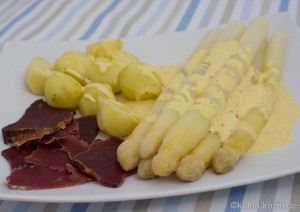 Spargel mit Sauce Hollandaise