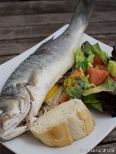 Wolfsbarsch auf Salbei Wolfsbarsch auf Salbei