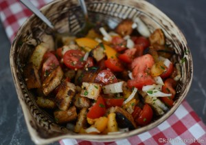 Bunter Panzanella mit Estragon Bunter Panzanella mit Estragon