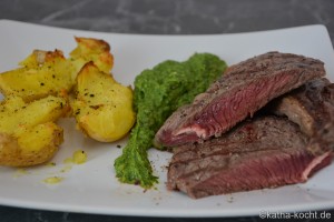 Steak mit kalter Avocado-Rucola Creme