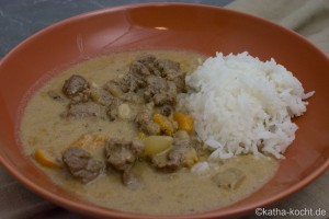 Lammcurry mit Schmorgurke