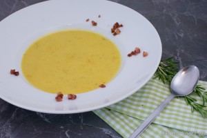 Zucchini Suppe mit Käse Zucchini Suppe mit Käse