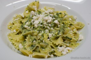 Farfalle mit Spinat und Ziegenkäse