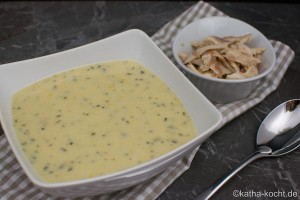 Dicke Zucchinisuppe mit Räucherfisch