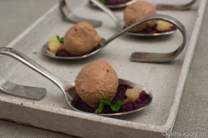 Kalbsleber Praline auf Rotkohlcreme