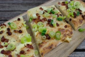 Rahmbrot mit Speck wie auf dem Weihnachtsmarkt