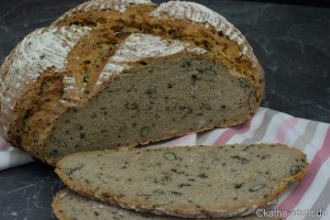 Schnelles Dinkel-Mehrkornbrot Schnelles Dinkel-Mehrkornbrot