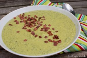 Zucchini-Parmesan Suppe