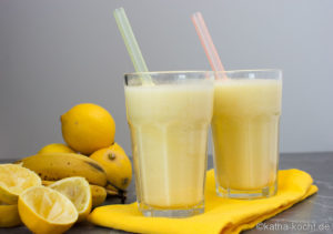 Ananas-Zitrone Smoothie mit Banane
