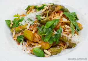 One Pot Pasta mit Spargel-Sugo - One Pot Meals