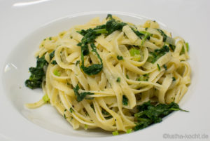Linguine con olio mit Spinat und Zitrone