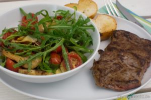 Steak mit lauwarmem Artischockensalat Steak mit lauwarmem Artischockensalat