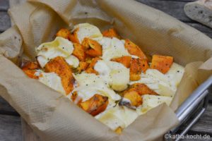 Gebackener Kürbis mit Camembert und Thymian