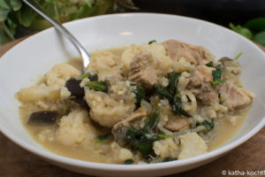 Grünes Hähnchencurry mit Spinat und Knoblauch für Lieferheld