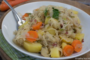 Sauerkrautpfanne mit Speck und Kartoffeln
