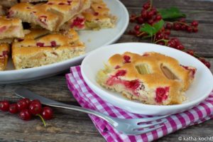 Rhabarber-JohannisbeerKuchen vom Blech - ohne Ei