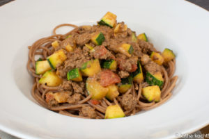 Spaghetti mit Hackfleisch-Zucchinisauce
