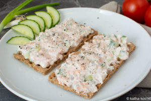 Lachs-Skyr-Aufstrich mit Gurke Lachs-Skyr Aufstrich mit Gurke