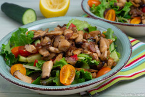 Bunter Salat mit gebratenen Kräuterseitlingen Bunter Salat mit gebratenen Kräuterseitlingen