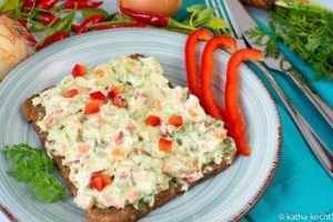 Skyr-Avocado-Aufstrich mit knackigem Gemüse