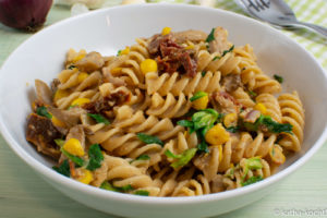 Pasta mit getrockneten Tomaten und Ziegenfrischkäse