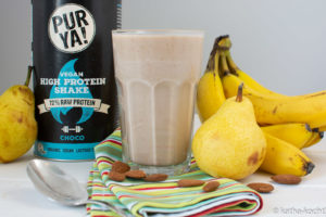 Veganer Choco-Protein-Smoothie mit Birne und Banane