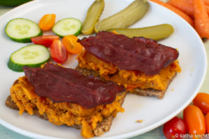 Karottenaufstrich mit Kichererbsen Karottenaufstrich mit Kichererbsen und Roastbeef