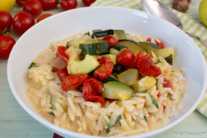 Basilikum-Kritharaki mit gebackenen Tomaten