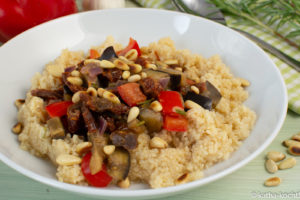 Couscous mit mediterranem Gemüse und Pinienkernen