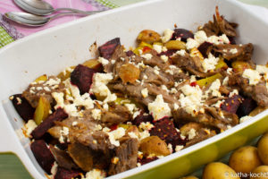 Gebackene rote Bete mit Pulled Pork und Schafskäse