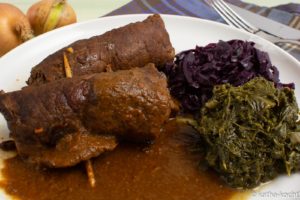 Rinderroulade mit Pilz-Tomatensauce