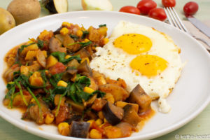 Spiegelei mit buntem Kartoffel-Gemüse