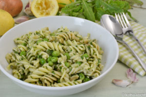 Zitronenpasta mit Erbsen und Rucola
