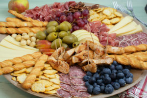 TV-Snackteller - Charcuterieplatte für den Fernsehabend TV-Snackteller - Charcuterieplatte für den Fernsehabend