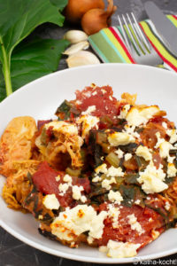 Brotauflauf mit Pulled Pork mit Mangold, Tomaten und Feta