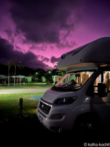 9 Tage im Camper - Australien mit Kind Motorhome im Sonnenuntergang - Australien